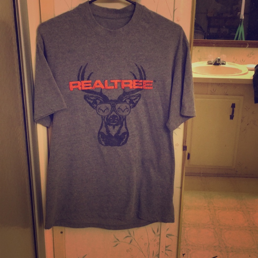 Men’s real tree shirt BNWOT